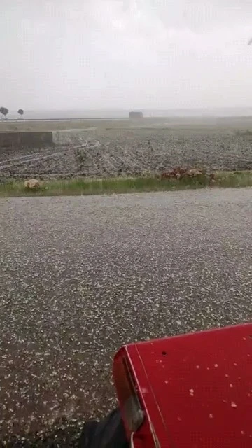 Şanlıurfa’da dolu yağışı etkili oldu
