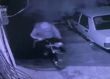 Şanlıurfa’da motosiklet hırsızlığı kamerada
