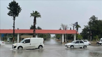 Şanlıurfa’da Yağış Sonrası Sürücüler Zor Anlar Yaşadı
