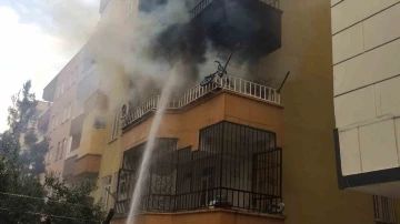 Şanlıurfa’da yangında binada mahsur kalan 8 kişiyi itfaiye kurtardı
