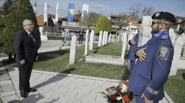 Saraybosna'da Resmi Ziyaret Gerçekleştiren Güler, Kovaçi Şehitliği'ni Ziyaret Etti