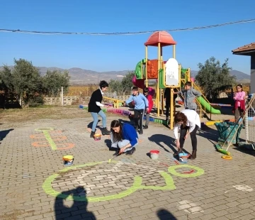Sarıgöl’de geleneksel çocuk oyunları okul bahçesinde yaşatılıyor
