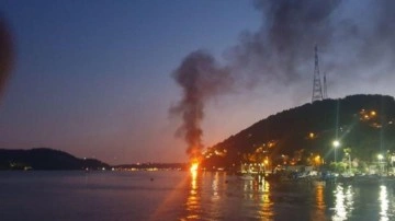 Sarıyer Rumeli Kavağı'nda bir balıkçı barınağında bilinmeyen nedenle yangın çıktı