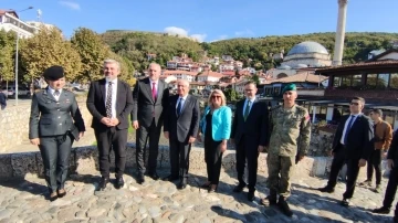 Savunma Bakanı Güler, Kosova’da tarihi yerleri gezdi
