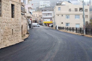 Savur’da yol asfaltlama çalışmaları devam ediyor
