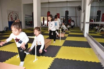 Şehzadeler Belediyesi’nden çocuklara cimnastik kursu
