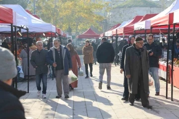Şehzadeler’in ilk butik pazarı vatandaşlardan tam not aldı
