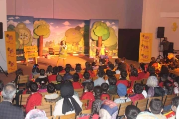 Selden etkilenen çocuklar 23 Nisan’da tiyatro gösterisi ile eğlendi
