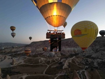 Sıcak hava balonları LÖSEV pankartları ile uçtu
