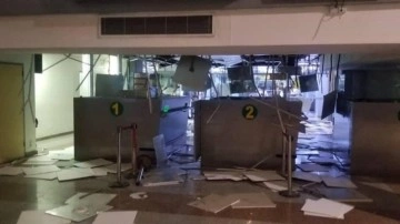Şiddetli fırtına: Terminalin camları patladı