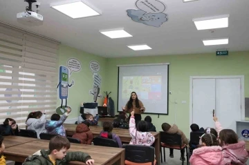 Sıfır Atık Eğitim Merkezi’nde öğrenciler animasyon filmi izleyip, uygulamalara katıldı
