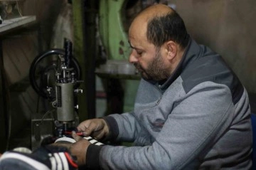 Siirt’te 32 Yıldır Ayakkabı Tamiri Yapan Mehmet Ali Minsin