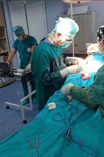 Siirt’te, özel cihazla ses telleri korunarak guatr ameliyatı yapıldı
