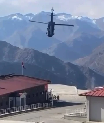 Şırnak’ta pilottan askeri helikopterle şov

