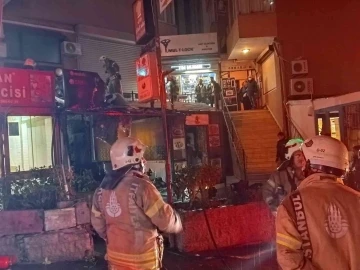 Şişli’de motosiklet tamirhanesi alev alev yandı
