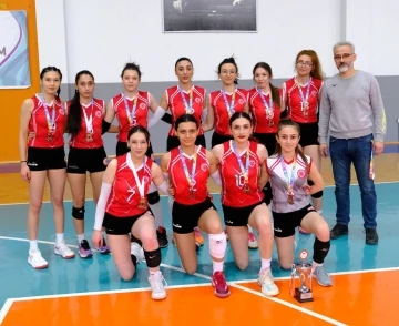 Sivas Cumhuriyet Üniversitesi voleybol takımı 3. oldu
