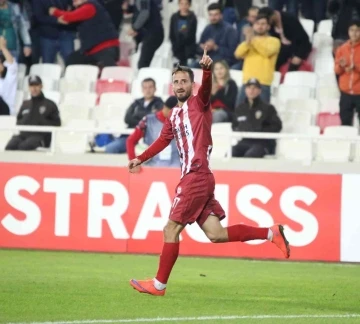 Sivasspor’da Erdoğan Yeşilyurt gol sayısını 2’ye çıkardı
