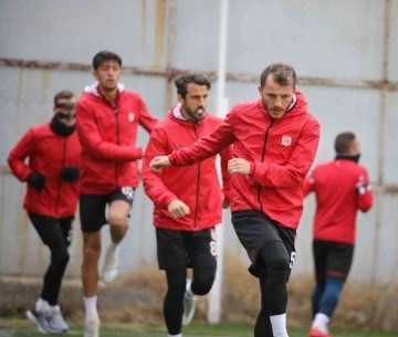Sivasspor, Esenler Erok maçı hazırlıklarına başladı
