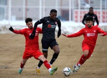 Sivasspor, U19 takımı ile maç yaptı