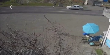 Siverek’te otomobilin çocuğa çarpma anı güvenlik kamerasında

