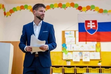Slovakya halkı erken parlamento seçimleri için sandık başında
