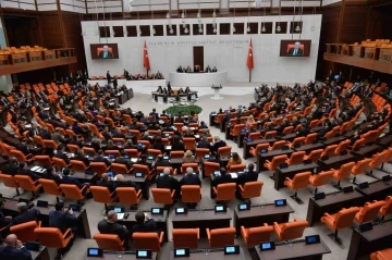 Son 7 ayda Meclis’te 600 milletvekilinden 61’i partilerinden istifa etti
