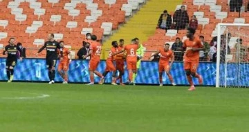 Spor Toto 1. Lig: Adanaspor: 0 - Eyüpspor: 0 (İlk yarı)