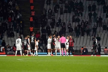 Spor Toto Süper Lig: Fatih Karagümrük: 0 - Beşiktaş: 1 (İlk yarı)
