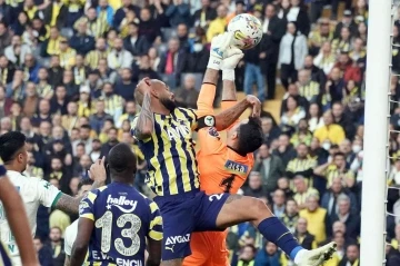 Spor Toto Süper Lig: Fenerbahçe: 1 - Giresunspor: 0 (İlk yarı)
