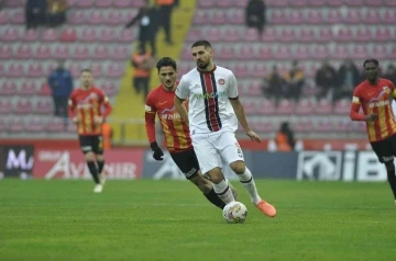 Spor Toto Süper Lig: Kayserispor: 0 - Fatih Karagümrük: 2 (İlk yarı)
