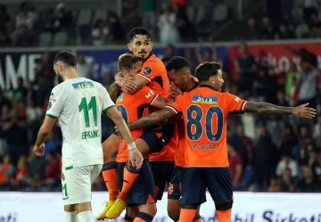 Spor Toto Süper Lig: M. Başakşehir: 1 - Corendon Alanyaspor: 0 (İlk yarı)
