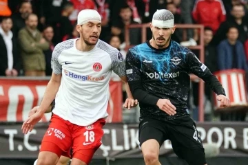 Spor Toto Süper Lig: Ümraniyespor: 0 - Adana Demirspor: 0 (İlk yarı)
