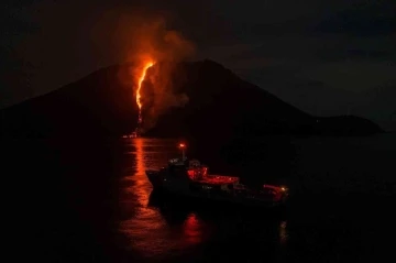 Stromboli Yanardağı lav püskürtmeye devam ediyor
