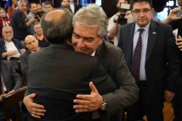Sühely Batum oy sayma işlemi bitmeden Dursun Özbek’i tebrik etti

