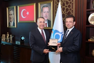 Sultangazi Belediye Başkanı Dursun, İBB Başkanı İmamoğlu’nu makamında ağırladı
