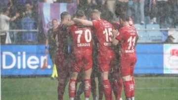 Süper Lig maçına yağmur engeli! Maç 4-1 devam ediyor.