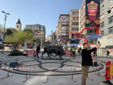 Tahrip edilen Kadıköy Boğa Heykeli kapatıldı
