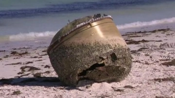 Tanımlanamayan dev metal nesne sahile vurdu