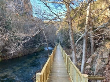 Tarihi Clandıras su kemerinin çevresine 300 metrelik yürüyüş yolu yapıldı
