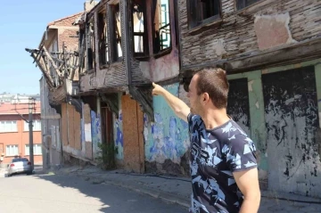 Tarihi evler çöküyor, mahalle halkı hayatından endişe ediyor
