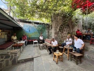 Tarihi mekanda Diyarbakır türküleri geleneği yaşatılıyor
