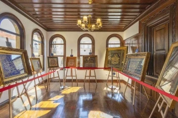 “Tarihin Akışında Meşhur Hattatlar” sergisi Bursa’da ziyarete açıldı
