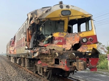 Tayland’da yolcu treni hemzemin geçitteki vince çarptı: 1 ölü, 5 yaralı
