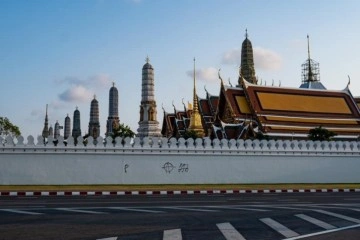 Tayland Kraliyet Tapınağı'nın duvarına monarşi karşıtı semboller çizildi: 2 gözaltı