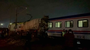 Tekirdağ’da yolcu treni beton mikseri ile çarpıştı
