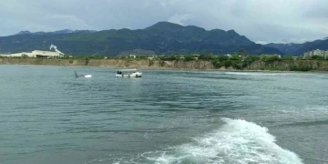 Teknesi alabora olan amatör balıkçı kurtarıldı

