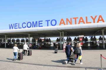Tel Aviv’de yaşanan uçuş yoğunluğundan dolayı Antalya aktarma merkezi olarak kullanılıyor
