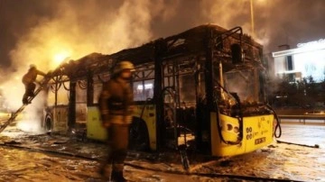 TEM Otoyolu&rsquo;nda seyir halindeki İETT otobüsü yandı