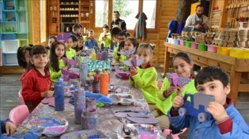 Trabzon'daki Okulda Çocuklar Ahşap Oyuncaklar Üretiyor