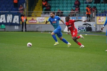 Trendyol Süper Lig: Çaykur Rizespor: 0 - Gaziantep FK: 0 (İlk Yarı)
